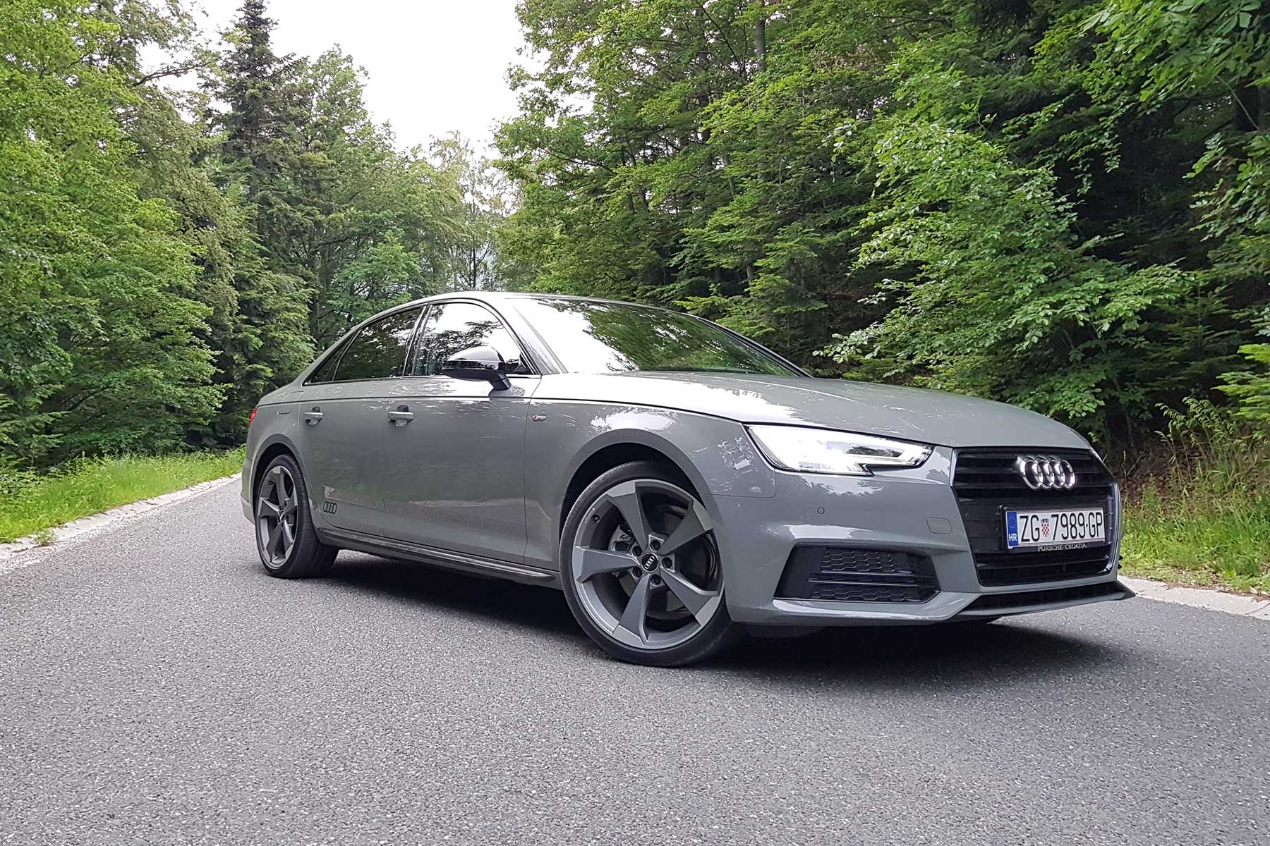 Audi A4 Begrenzung Der Höchstgeschwindigkeit Auf 210 Km H TEST Audi A4 2,0 TDI S tronic Black Edition - Auto i točka