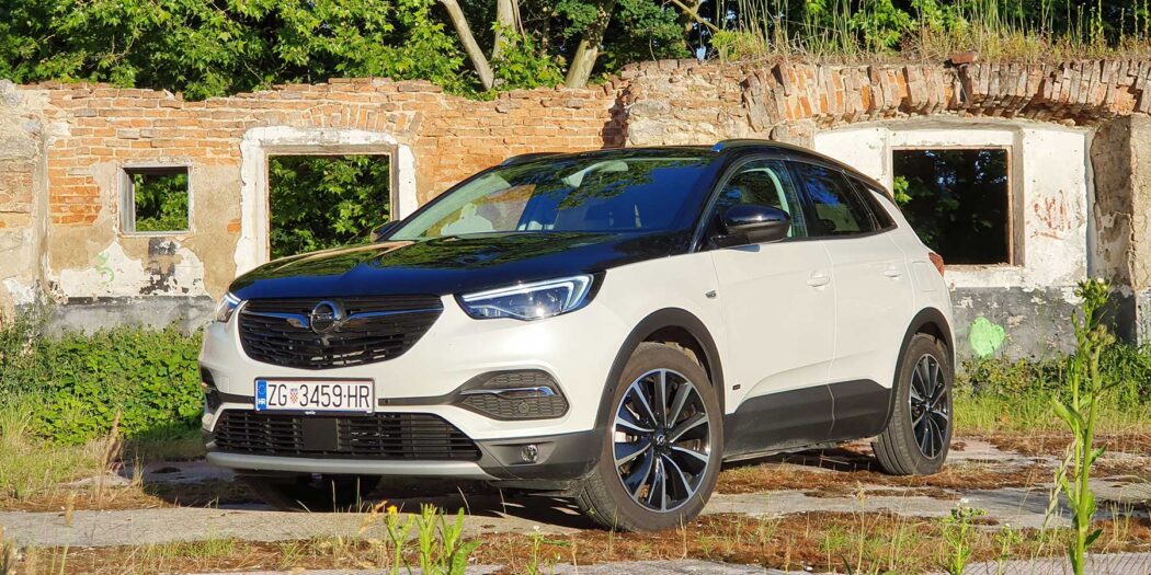 Grandland X Hybrid4